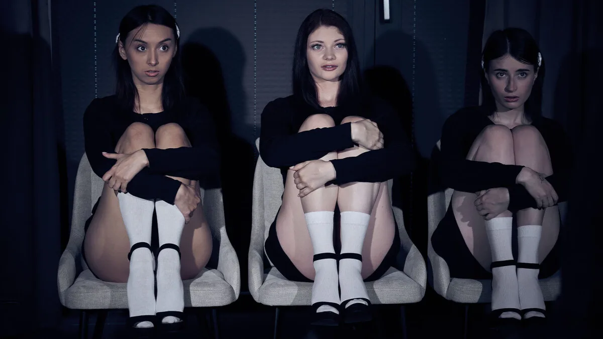 Three Pussies, One Owner - Dark Room VR - 53071